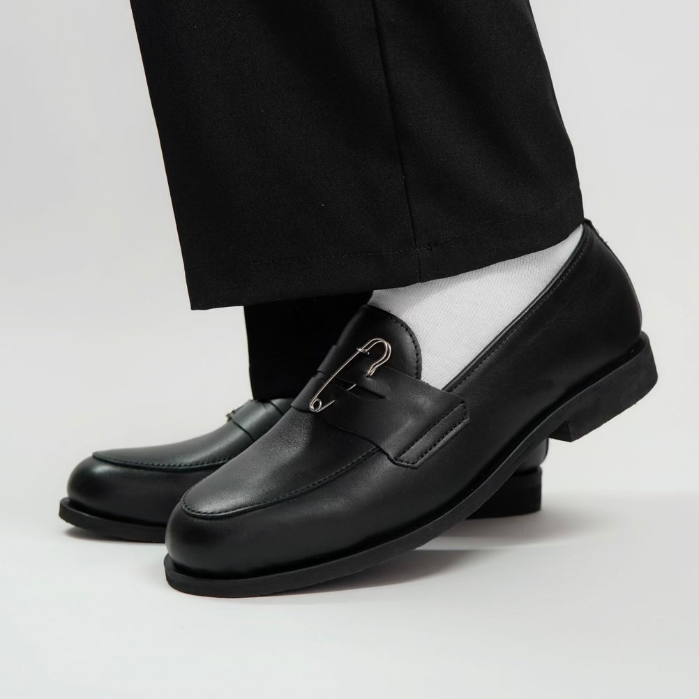 Dára black pin penny loafers