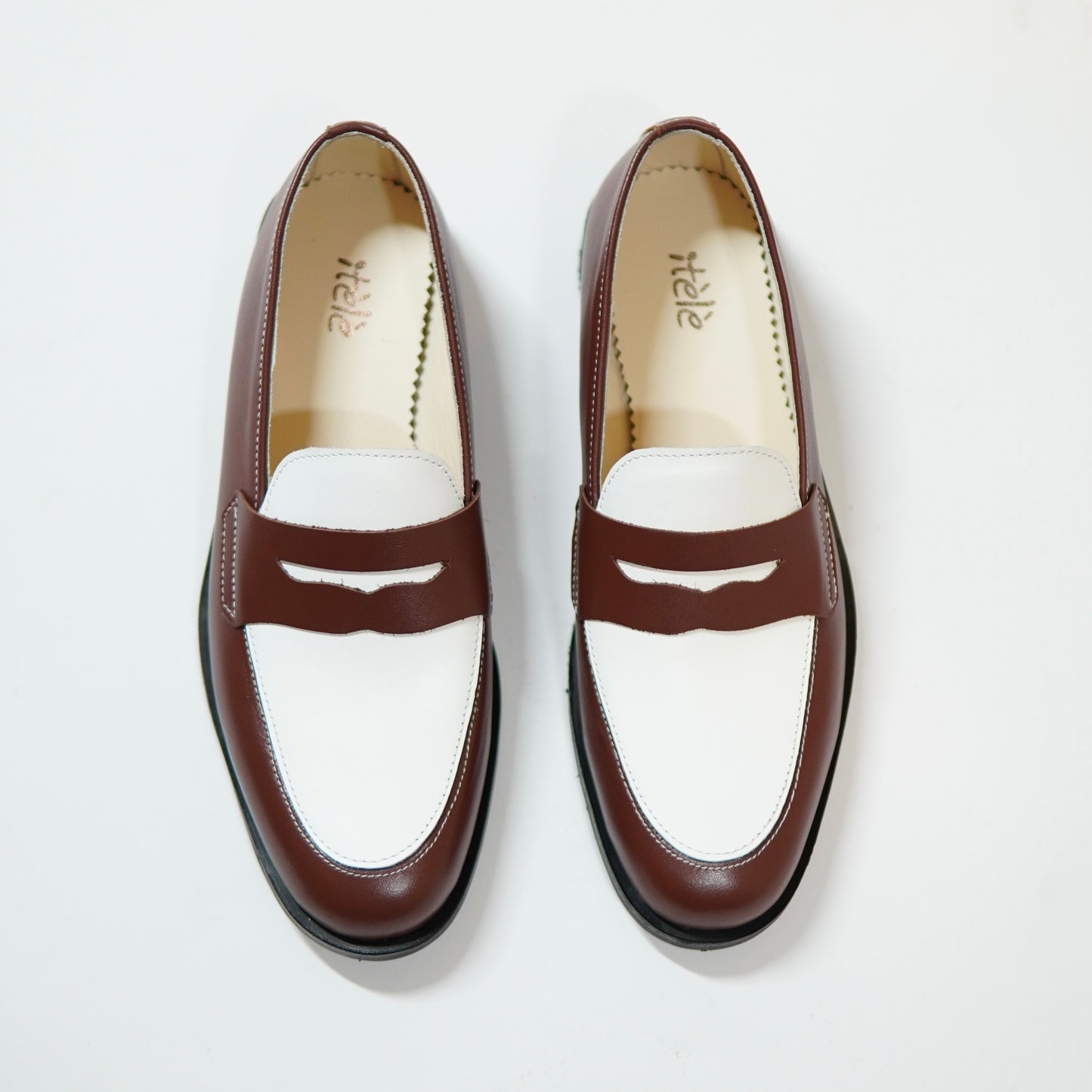 Dára auburn + white penny loafers