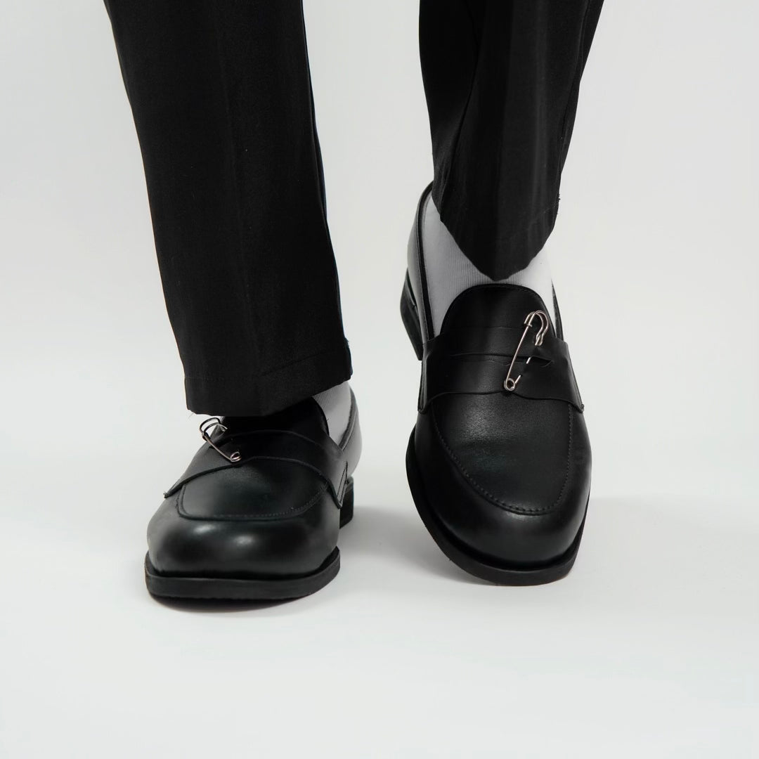 Dára black pin penny loafers